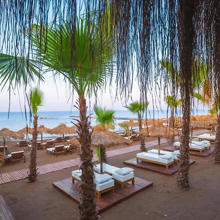 Resort Rubi Platinum Sign
