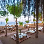 Resort Rubi Platinum Sign