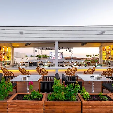 度假村 Rubi Platinum Sign