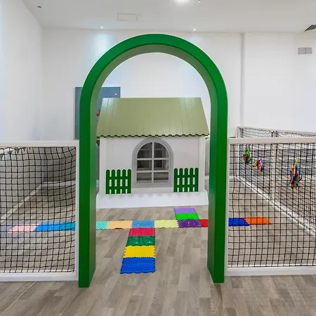 Resort Rubi Platinum Sign *