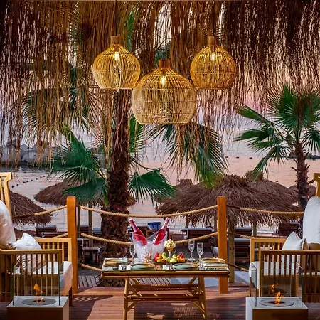 Resort Rubi Platinum Sign